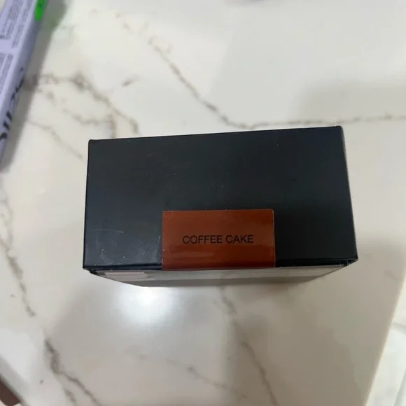 Huda Beauty Easy Bake Loose Powder - Picture 2 of 3